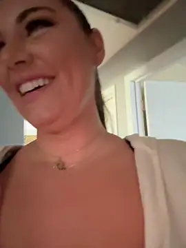 lovely beast online show from September 2025 04:08:01 PM