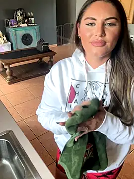 lovely beast online show from October 2025 04:04:01 PM