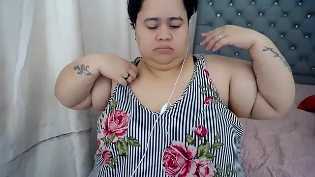 Snapshot of hotlesby4uxxx chatting on December 2024 11:07:01 PM hotlesby4uxxx online show from December 2024 11:07:01 PM