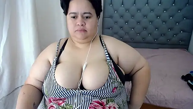 Snapshot of hotlesby4uxxx chatting on December 2024 11:01:02 PM hotlesby4uxxx online show from December 2024 11:01:02 PM