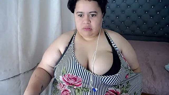 Snapshot of hotlesby4uxxx chatting on December 2024 04:52:01 PM hotlesby4uxxx online show from December 2024 04:52:01 PM