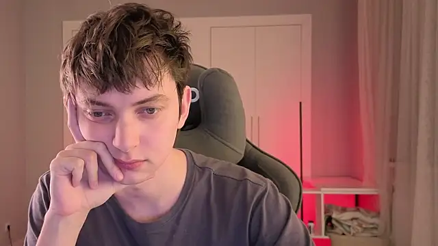 Snapshot of pjatteryd chatting on April 2026 06:04:02 PM pjatteryd online show from April 2026 06:04:02 PM