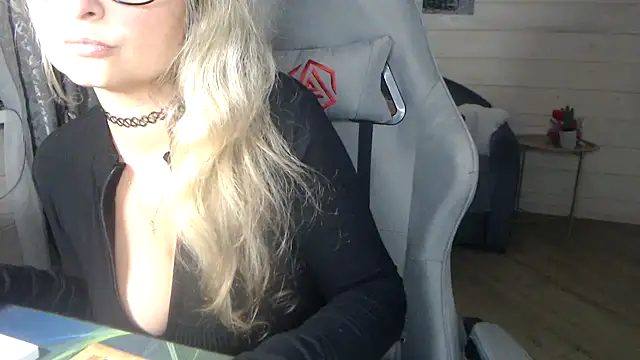 RubiLakros online show from September 2025 07:13:02 PM