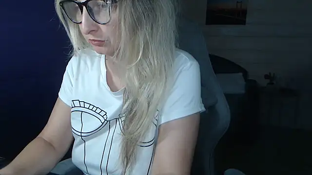 RubiLakros online show from July 2026 08:45:01 PM