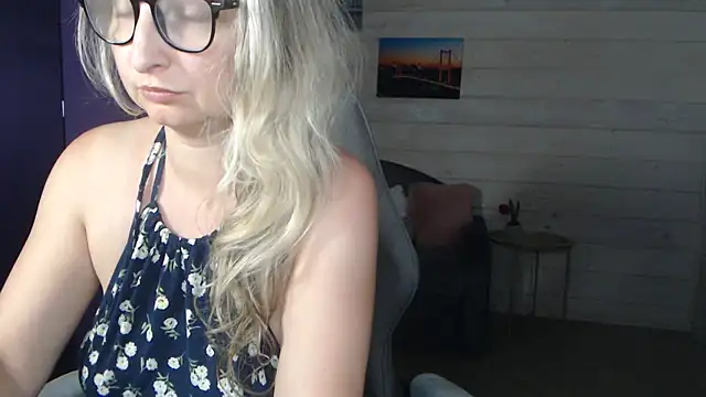 RubiLakros online show from August 2026 10:19:01 PM