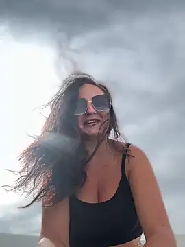 Snapshot of itsCassie chatting on October 2025 01:00:02 PM itsCassie online show from October 2025 01:00:02 PM