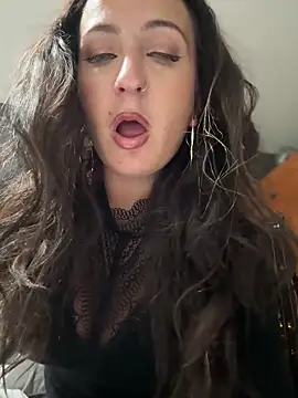 Snapshot of itsCassie chatting on December 2025 08:47:02 PM itsCassie online show from December 2025 08:47:02 PM