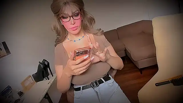 Snapshot of GiftedGirl4u chatting on July 2026 01:08:01 AM GiftedGirl4u online show from July 2026 01:08:01 AM