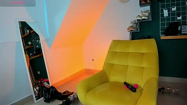 Ashley leon  online show from February 2026 12:48:02 PM