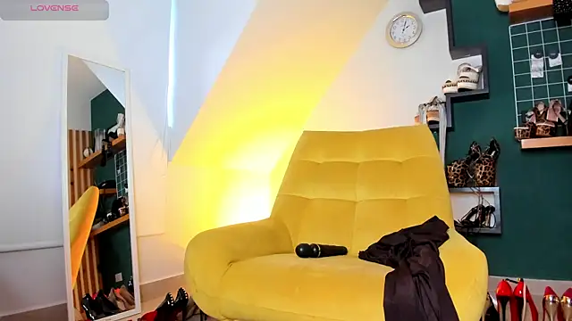 Ashley leon  online show from April 2026 02:42:01 PM