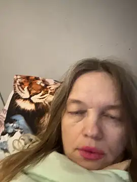 Susanel online show from December 2025 12:43:01 PM