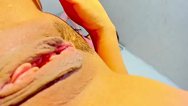 SQUIRTINGQUEEN11 online show from December 2024 01:37:02 AM