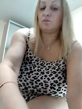 Liana MilfHot online show from January 2025 03:18:01 AM