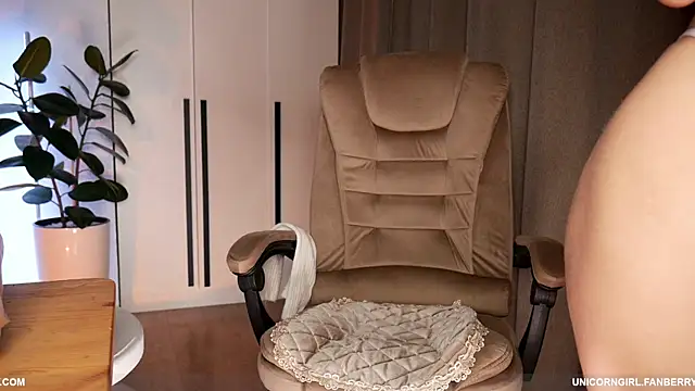 alicebalij online show from November 2025 06:31:01 PM