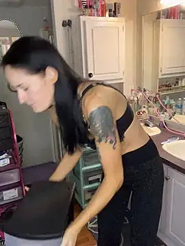 lolabunny9 online show from December 2024 03:21:01 PM