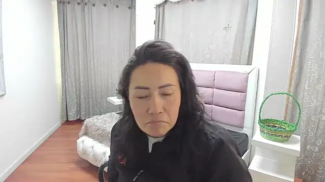 Snapshot of gaby_trent chatting on June 2026 03:44:01 PM gaby trent online show from June 2026 03:44:01 PM