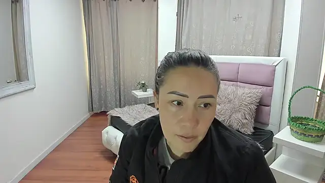 Snapshot of gaby_trent chatting on June 2026 04:11:02 PM gaby trent online show from June 2026 04:11:02 PM