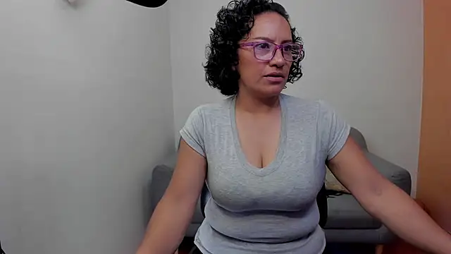 Snapshot of scarlet_wet chatting on June 2026 11:32:02 PM scarlet wet online show from June 2026 11:32:02 PM