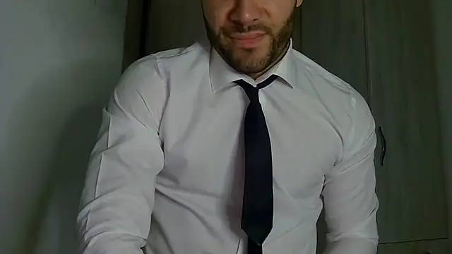 Snapshot of Justynn1 chatting on December 2025 06:44:01 AM Justynn1 online show from December 2025 06:44:01 AM