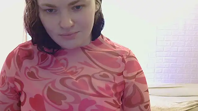 Snapshot of AliceForLoveOh chatting on May 2026 06:21:02 AM AliceForLoveOh online show from May 2026 06:21:02 AM