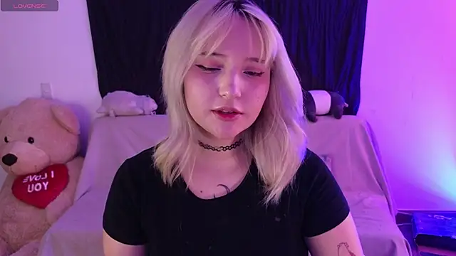 KuroChan420 online show from February 2025 10:39:02 PM