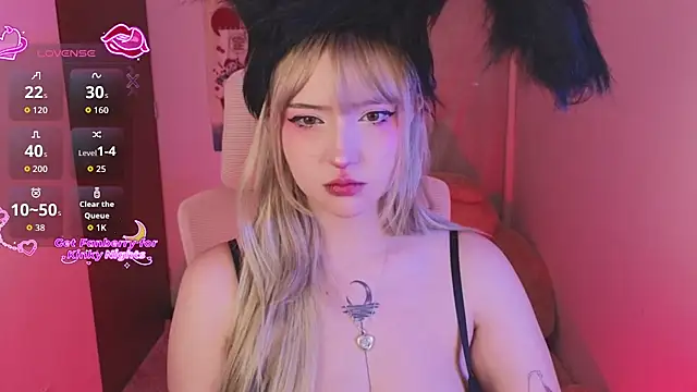 KuroChan420 online show from November 2025 12:02:01 AM