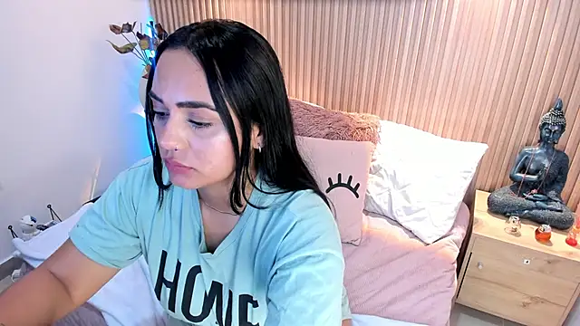 Snapshot of AMELIE_xx chatting on January 2025 04:39:01 PM AMELIE xx online show from January 2025 04:39:01 PM