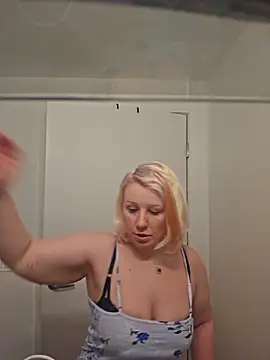 Snapshot of NikiFm chatting on February 2026 05:36:01 AM NikiFm online show from February 2026 05:36:01 AM