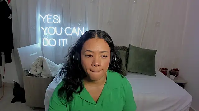 carolgaita online show from March 2025 12:02:02 PM