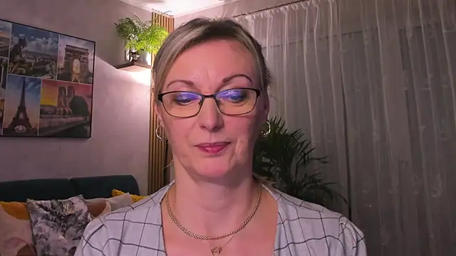 vanessa chat online show from February 2025 08:45:02 PM