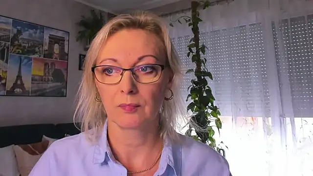 vanessa chat online show from September 2025 01:24:02 PM