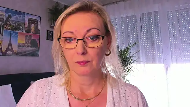 vanessa chat online show from October 2025 01:12:01 PM