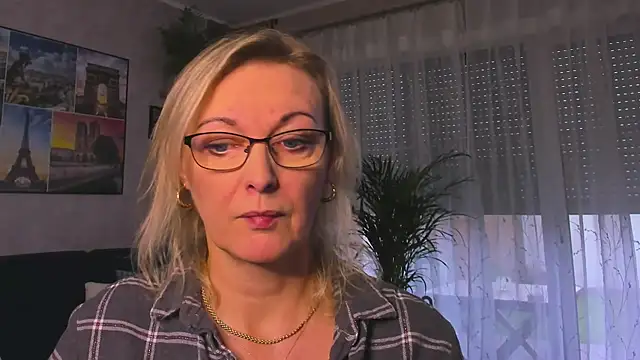 vanessa chat online show from November 2025 02:17:01 PM