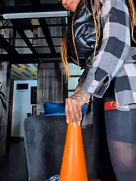 DarkDea online show from February 2025 06:51:01 PM