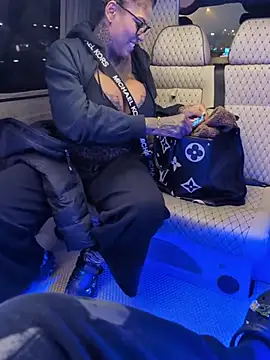 Snapshot of DarkDea chatting on February 2026 10:46:02 PM DarkDea online show from February 2026 10:46:02 PM