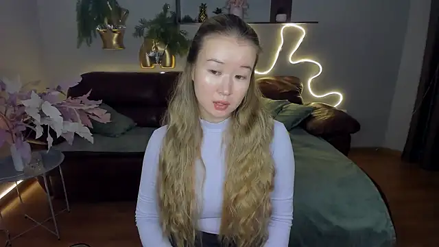 PollyOcean online show from March 2025 10:44:02 AM