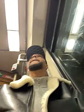 Lionayowe online show from March 2026 06:52:01 PM