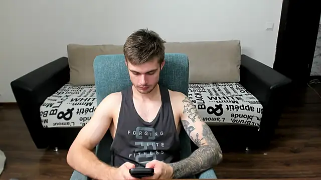 maks wolfis online show from December 2024 12:45:02 AM