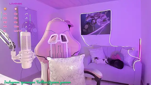 cute catlyn online show from November 2025 02:17:02 PM