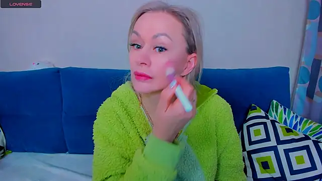 EllenMoore online show from September 2025 03:10:01 AM