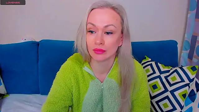 EllenMoore online show from September 2025 03:01:01 AM