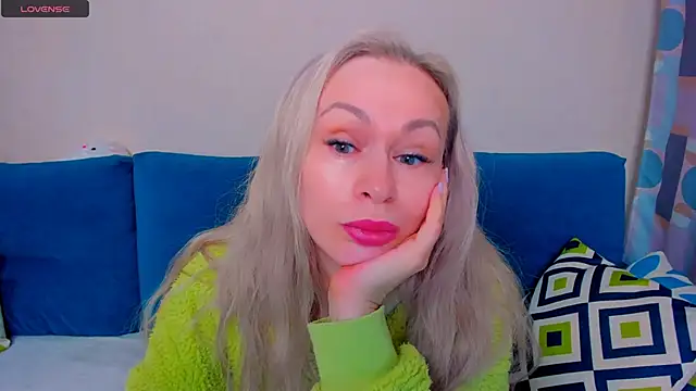 EllenMoore online show from October 2025 03:01:02 AM