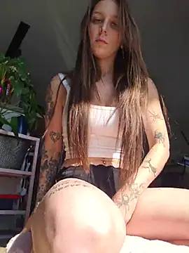 Snapshot of LilyOrion chatting on July 2026 08:33:01 PM LilyOrion online show from July 2026 08:33:01 PM