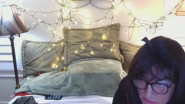 Snapshot of HelloKittyLapDog chatting on March 2026 03:32:02 AM HelloKittyLapDog online show from March 2026 03:32:02 AM