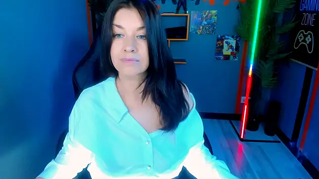 Snapshot of AnaMills chatting on May 2026 10:01:01 AM AnaMills online show from May 2026 10:01:01 AM
