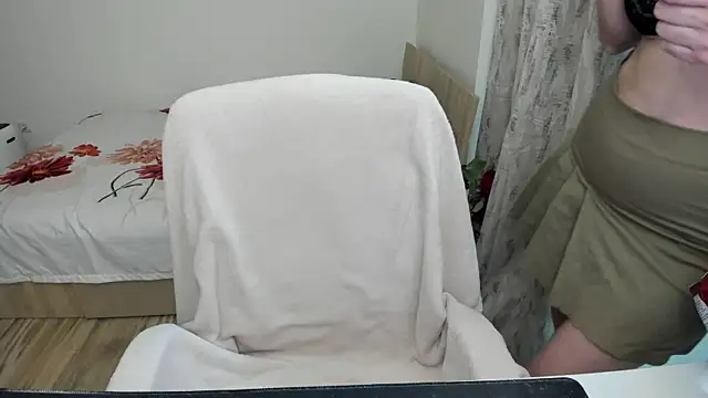 KrissLoona online show from June 2026 09:57:02 PM