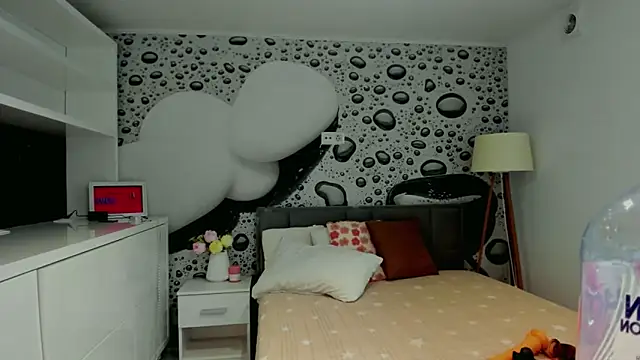 AlmaFancy online show from September 2025 04:59:02 AM