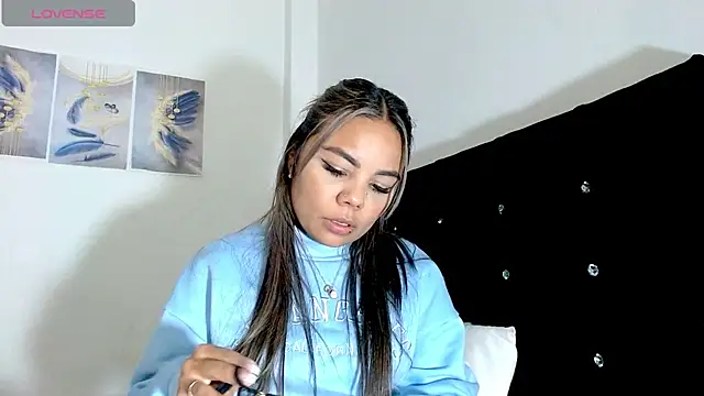 Snapshot of Kylie_loveee chatting on March 2026 01:23:02 AM Kylie loveee online show from March 2026 01:23:02 AM