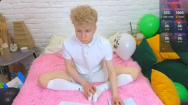 LandelRay online show from March 2025 08:54:01 PM