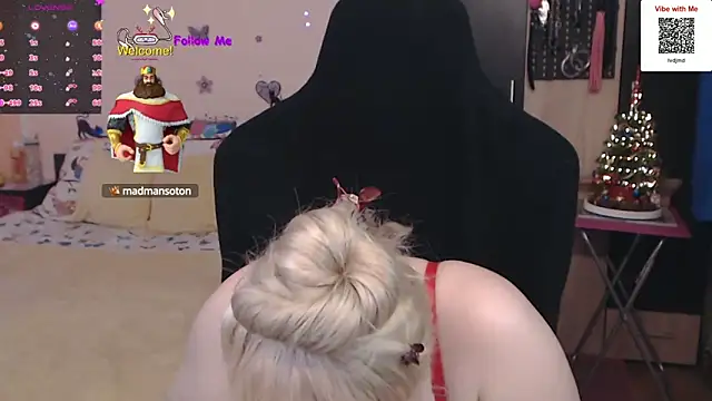 Snapshot of MissLexyGold chatting on December 2024 05:50:02 PM MissLexyGold online show from December 2024 05:50:02 PM